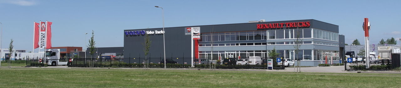 Used Truck Center B.V. - Camioane RENAULT D Wide - An: 2017, diesel undefined: Foto 2