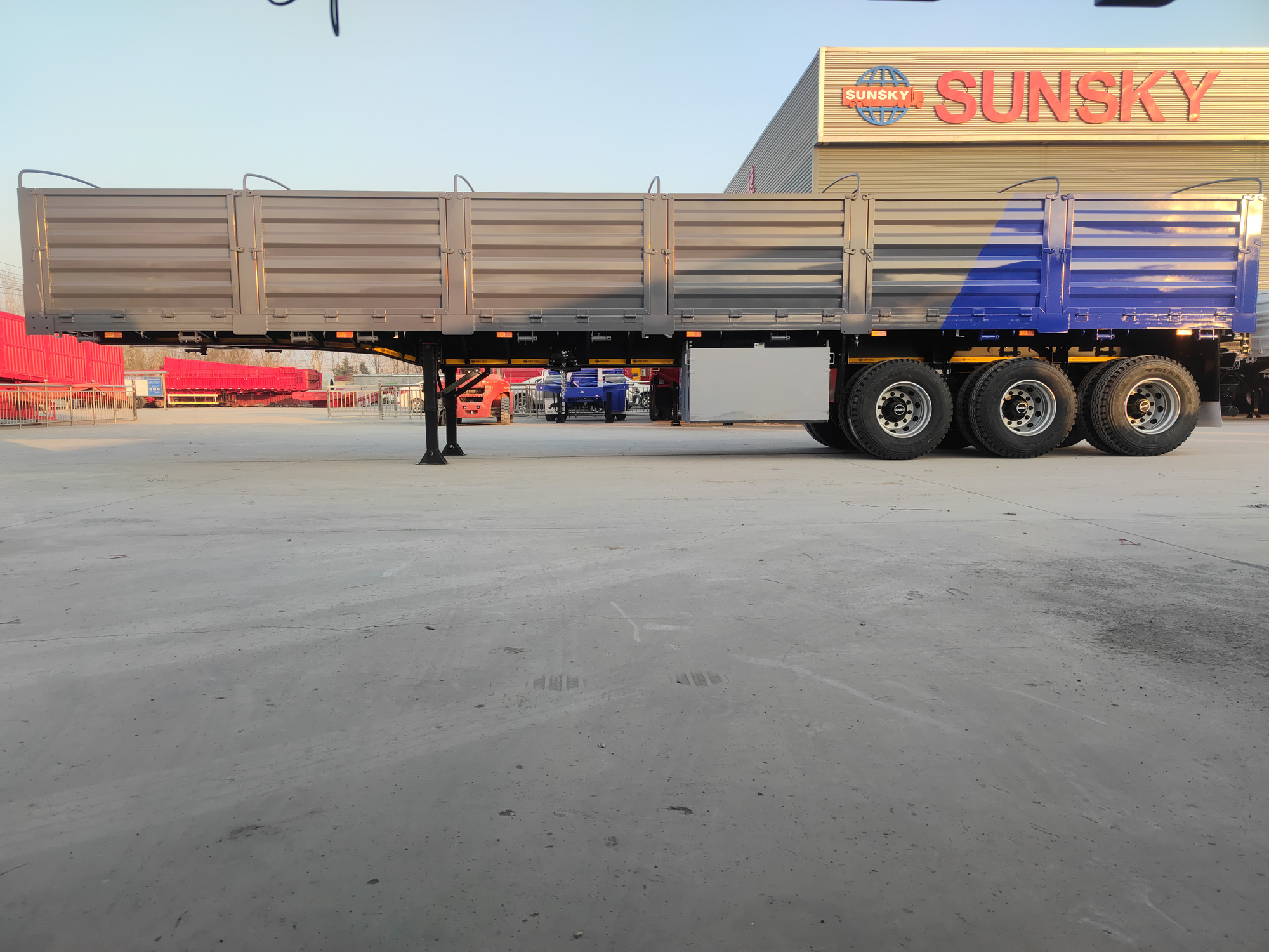 Xiamen Sunsky Vehicle Co.,Ltd - Cap tractoare SINOTRUK HOWO - An: 2024, noul undefined: Foto 1