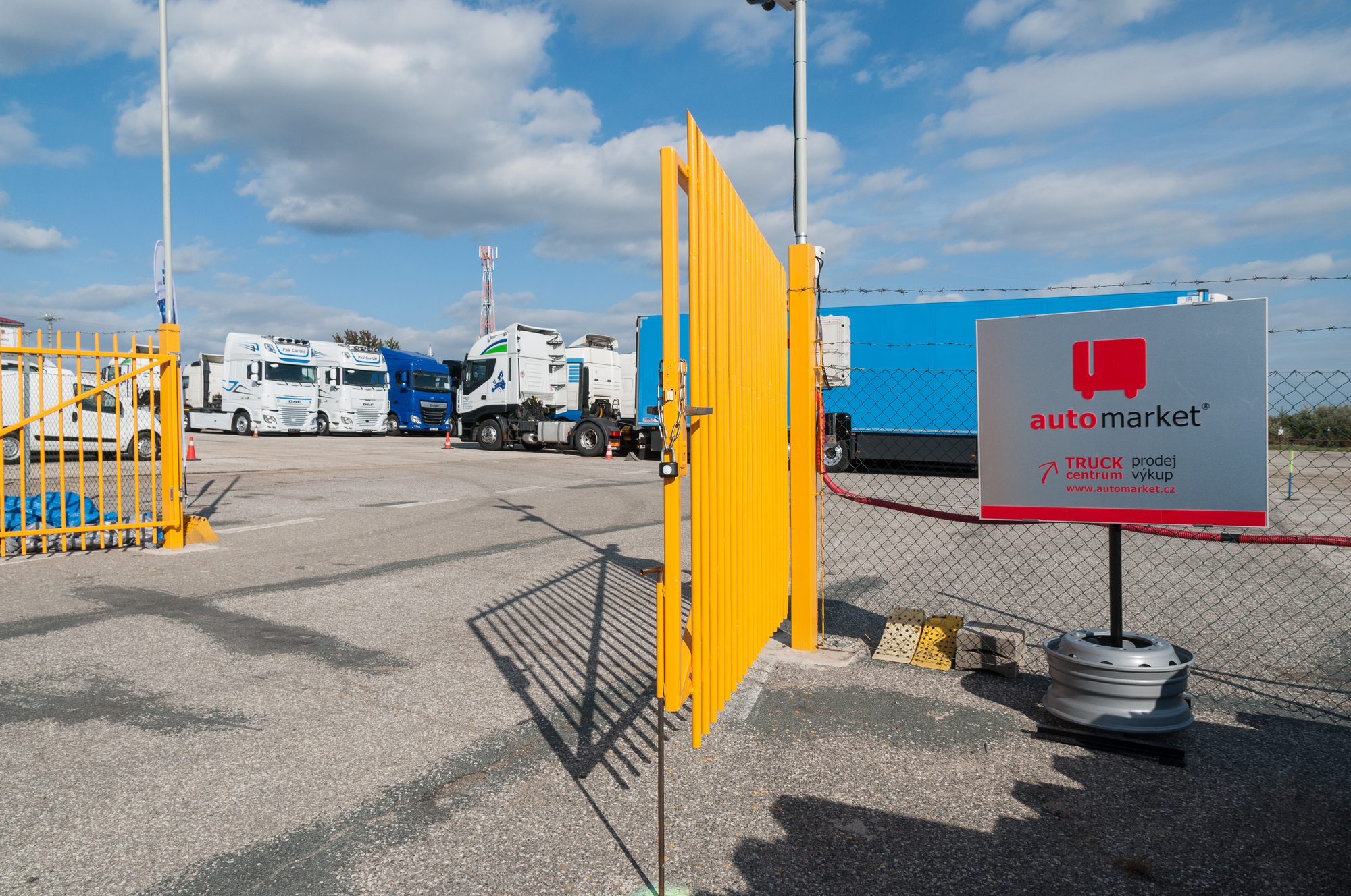 AUTOMARKET TRUCKS s.r.o. - Autobuze - cutie de viteze: automată undefined: Foto 3