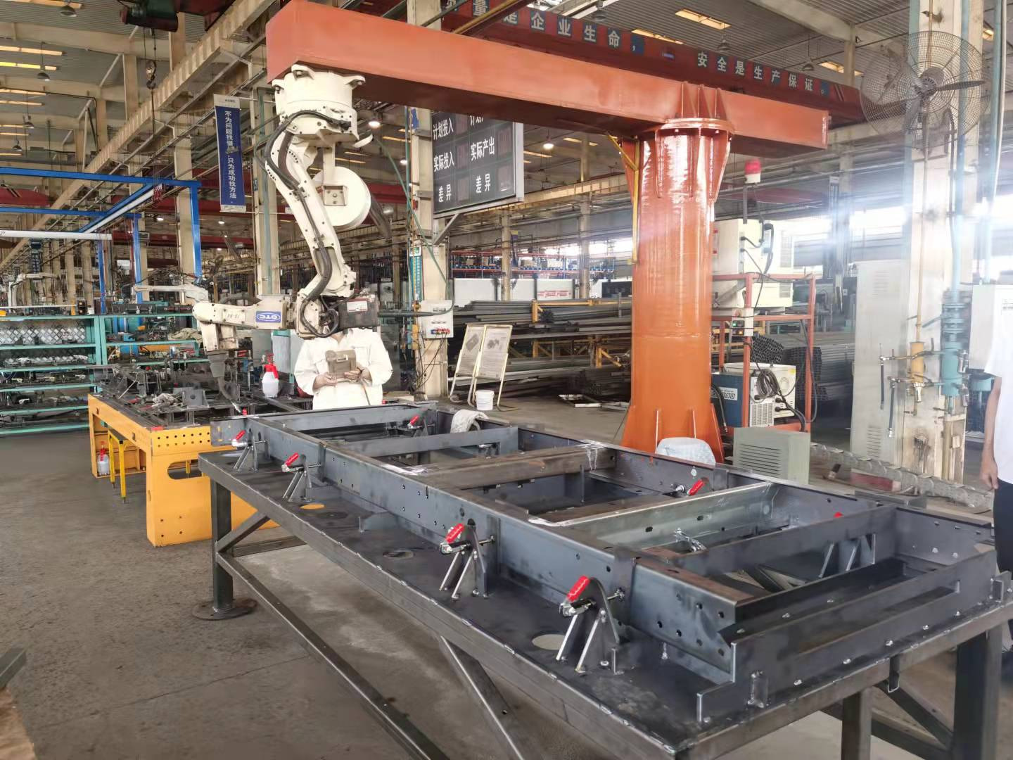 XIAMEN JUSTSUN INTELLIGENT EQUIPMENT CO., LTD - Camioane - noul, 6x4, aer condiționat undefined: Foto 1