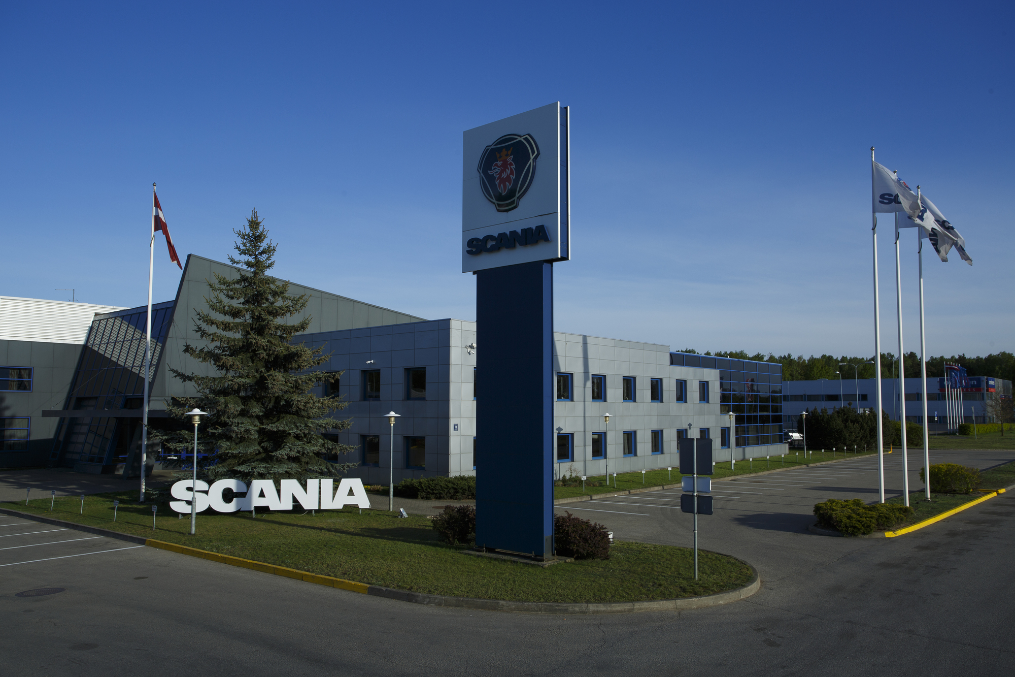 SIA "SCANIA LATVIA" - Camioane - cutie de viteze: manuală, aer condiționat undefined: Foto 1