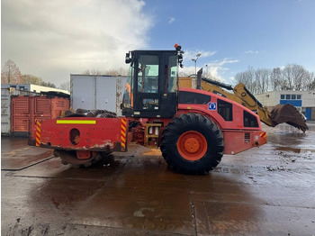 Compactor CATERPILLAR