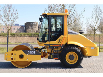 Cilindru compactor VOLVO SD75B