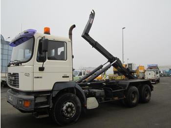 Camion cu cârlig MAN 27.314