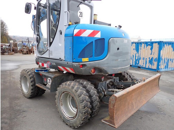 Excavator pe roţi WACKER