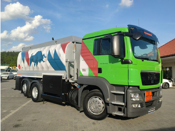 Camion cisternă MAN TGA 26.400