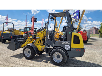 Încărcător frontal pe pneuri WACKER