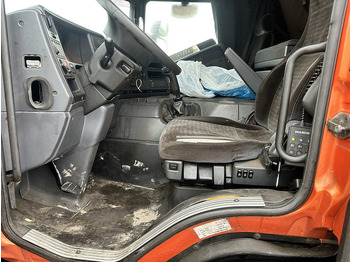 Cap tractor Scania P340: Foto 4