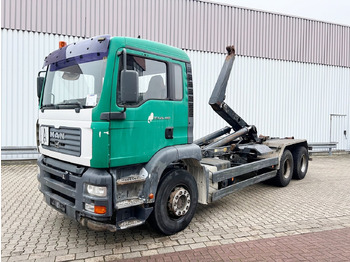 Camion cu cârlig MAN 26.463