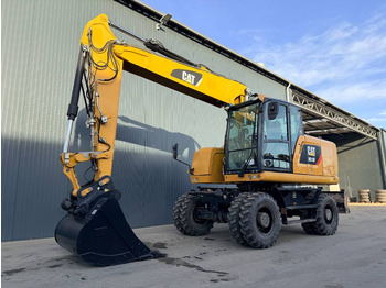 Excavator pe roţi CATERPILLAR M318F