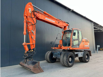 Excavator pe roţi DOOSAN DX170W