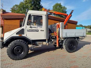 Camion cu macara UNIMOG
