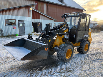 Încărcător frontal pe pneuri JCB 403