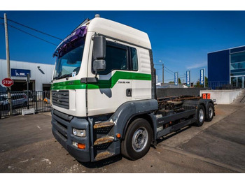 Camion cu cârlig MAN TGA 26.430
