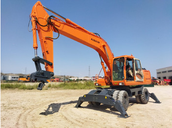 Excavator pe roţi DAEWOO