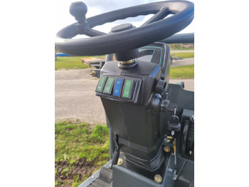 Încărcător frontal pe pneuri WCM