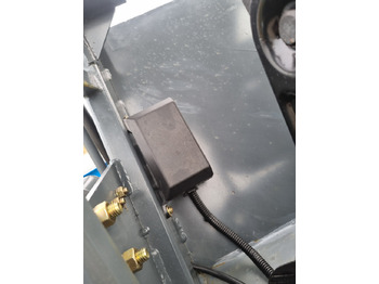 Încărcător frontal pe pneuri WCM