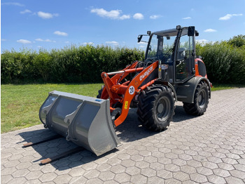 Încărcător frontal pe pneuri ATLAS