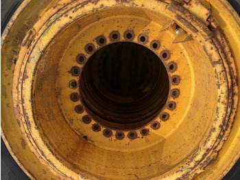 Roată completă Michelin 800/65R29 XLD Volvo L150 L180: Foto 4 Roată completă Michelin 800/65R29 XLD Volvo L150 L180: Foto 4