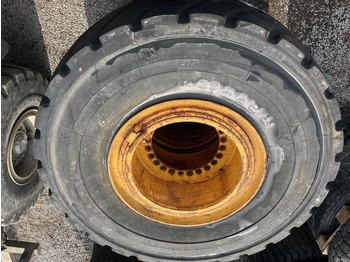 Roată completă Michelin 800/65R29 XLD Volvo L150 L180: Foto 5 Roată completă Michelin 800/65R29 XLD Volvo L150 L180: Foto 5