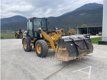 Încărcător frontal pe pneuri CATERPILLAR 908M