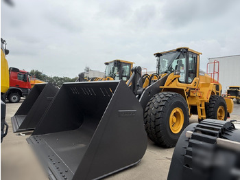 Încărcător frontal pe pneuri VOLVO L180H