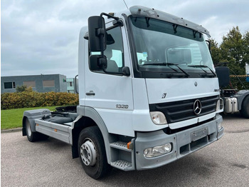 Cap tractor Mercedes-Benz Atego 1328 LS 4x2 + Diagnose Auflieger Mercedes-Benz Atego 1328 LS 4x2 + Diagnose Auflieger: Foto 4 Cap tractor Mercedes-Benz Atego 1328 LS 4x2 + Diagnose Auflieger Mercedes-Benz Atego 1328 LS 4x2 + Diagnose Auflieger: Foto 4