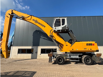 Excavator pentru manipulare de materiale SENNEBOGEN