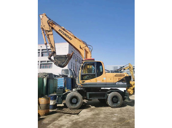 Excavator pe roţi HYUNDAI