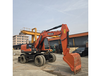 Excavator pe roţi DOOSAN DX150W