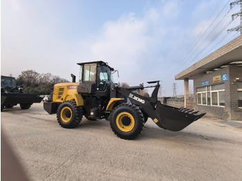 Încărcător frontal pe pneuri XCMG