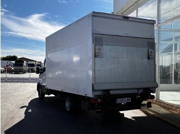 Autoutilitară box Caja cerrada con plataforma elevadora IVECO 35C14 20m3 con puerta lateral: Foto 4 Autoutilitară box Caja cerrada con plataforma elevadora IVECO 35C14 20m3 con puerta lateral: Foto 4