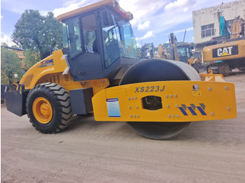 Cilindru compactor pentru asfalt XCMG XS223J