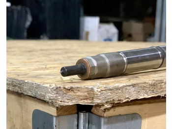 Injector pentru Autoutilitară 0445110564 for IVECO Daily 3.0 commercial vehicle: Foto 2