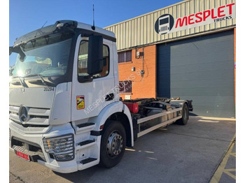 Camion cu cârlig MERCEDES-BENZ Antos 1843