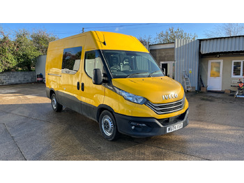 Autoutilitară cabină dublă IVECO Daily