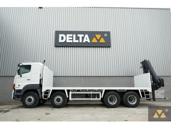 Camion cu macara HINO