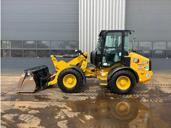 Încărcător frontal pe pneuri CATERPILLAR 908M