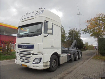 Camion cu cârlig DAF XF 106 510
