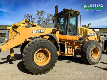 Încărcător frontal pe pneuri CASE