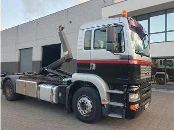 Camion cu cârlig MAN