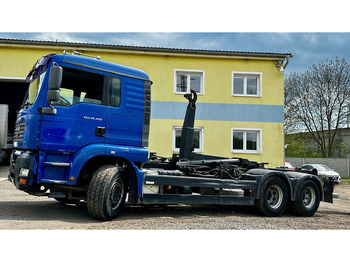 Camion cu cârlig MAN TGA 26.460