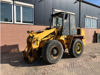 Încărcător frontal pe pneuri AHLMANN