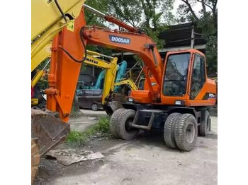 Excavator pe roţi DOOSAN DH150W-7