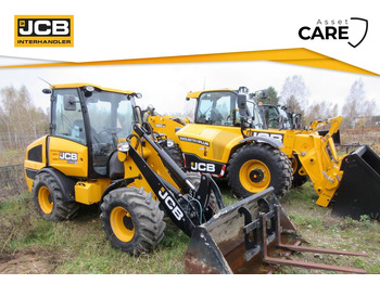 Încărcător frontal pe pneuri JCB 406