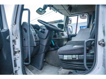 Interior photo 1: Camion furgon Renault PREMIUM 380 DXI-6x2 Interior photo 1: Camion furgon Renault PREMIUM 380 DXI-6x2