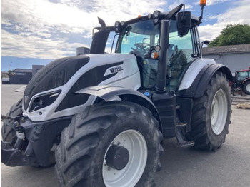 Tractor agricol VALTRA T214
