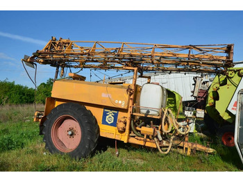 Maşină de erbicidat tractata