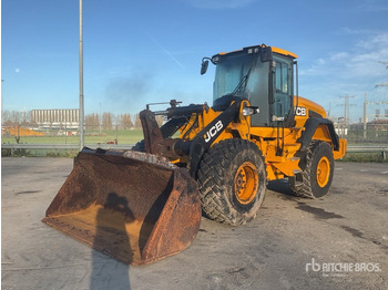 Încărcător frontal pe pneuri JCB 427