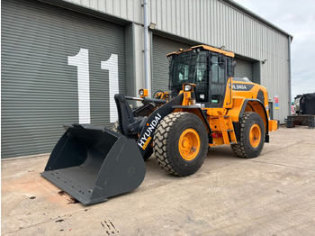 Încărcător frontal pe pneuri HYUNDAI